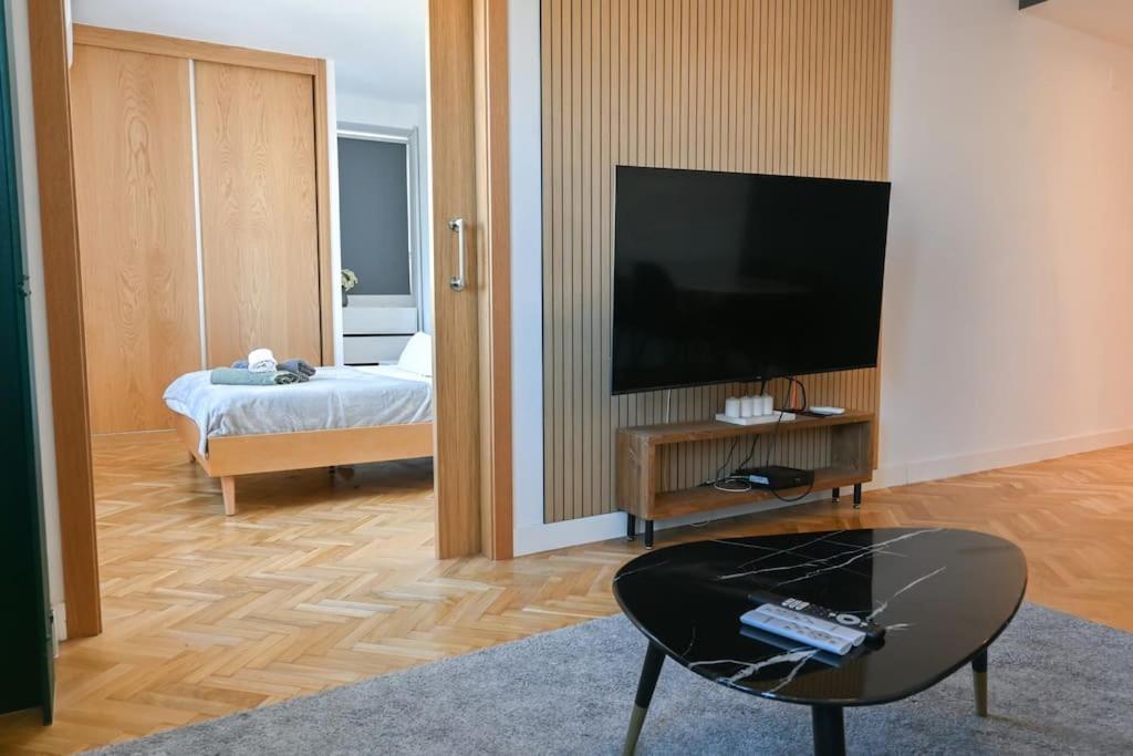 For You Rentals Apartamento Temporal Centrico De Dos Dormitorios Sil2 Madrid Exterior photo